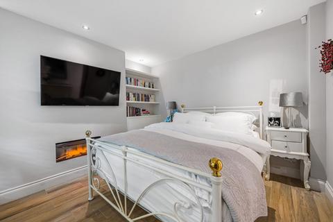 2 bedroom flat for sale, Medfield Street, Putney