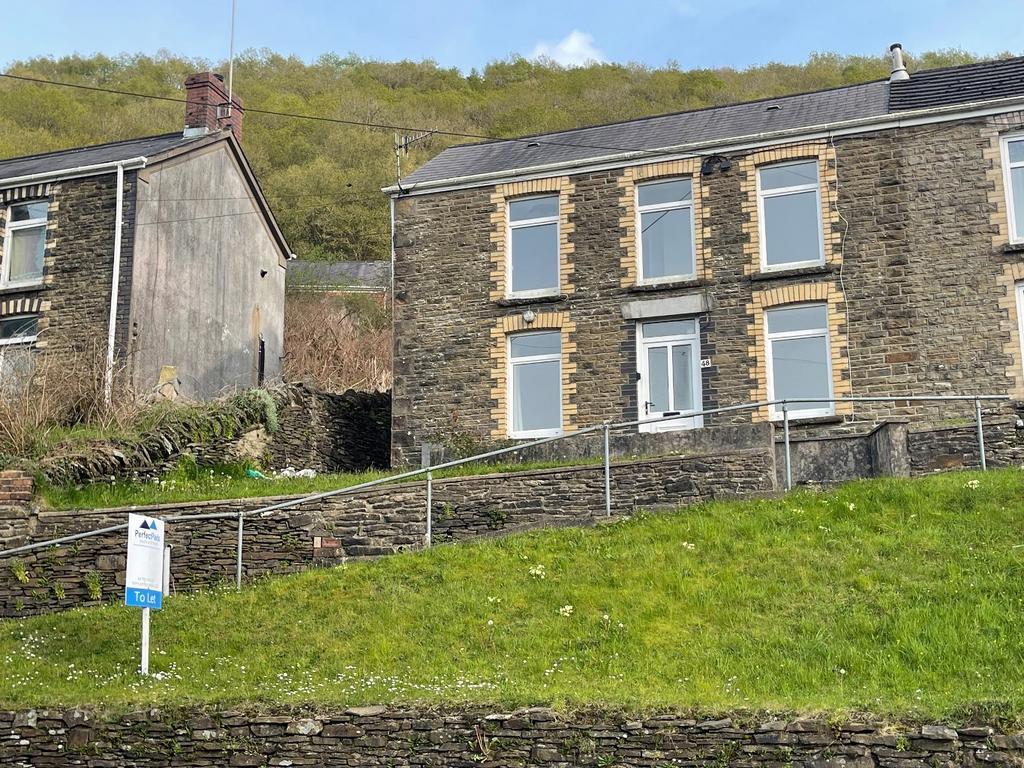 Graig Road, Alltwen, Pontardawe... 3 bed semidetached house £850 pcm
