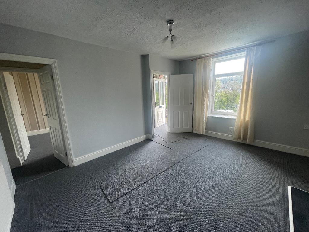 Graig Road, Alltwen, Pontardawe... 3 bed semidetached house £850 pcm