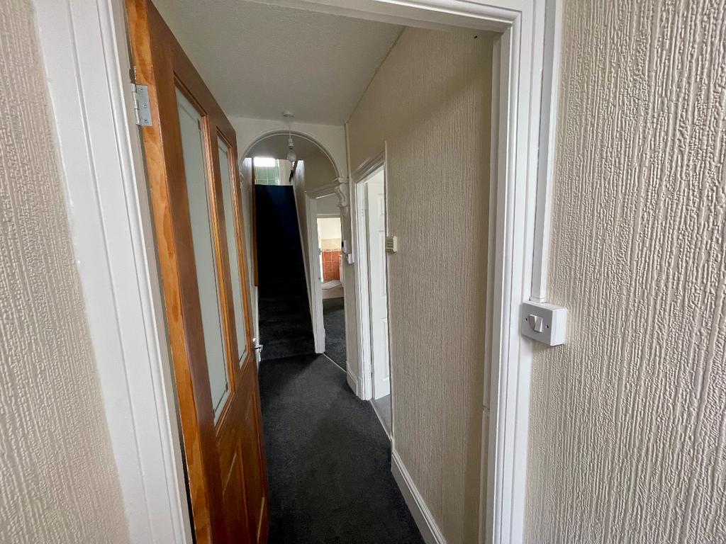 St. Johns Road, Clydach, Swansea SA6 5EY 3 bed semidetached house £