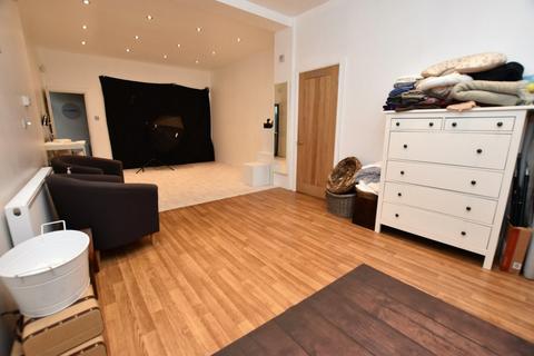 1 Alexandra Terrace, Sunniside, Newcastle Upon Tyne, NE16 5LH