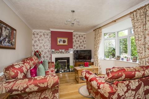 Lyn Gladstone Road, Crowborough, TN6 1PN