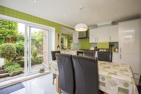 Lyn Gladstone Road, Crowborough, TN6 1PN