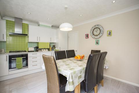 Lyn Gladstone Road, Crowborough, TN6 1PN