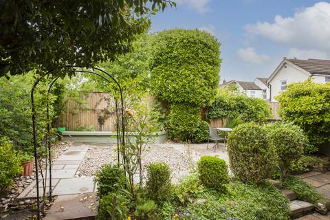 Lyn Gladstone Road, Crowborough, TN6 1PN