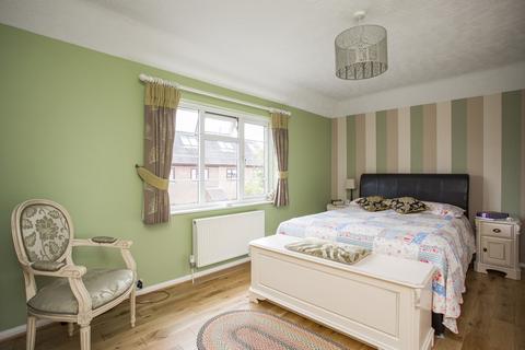 Lyn Gladstone Road, Crowborough, TN6 1PN