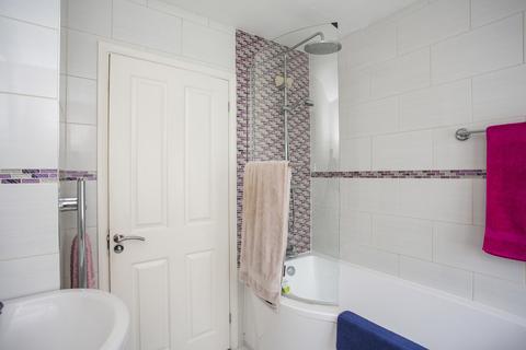 Lyn Gladstone Road, Crowborough, TN6 1PN