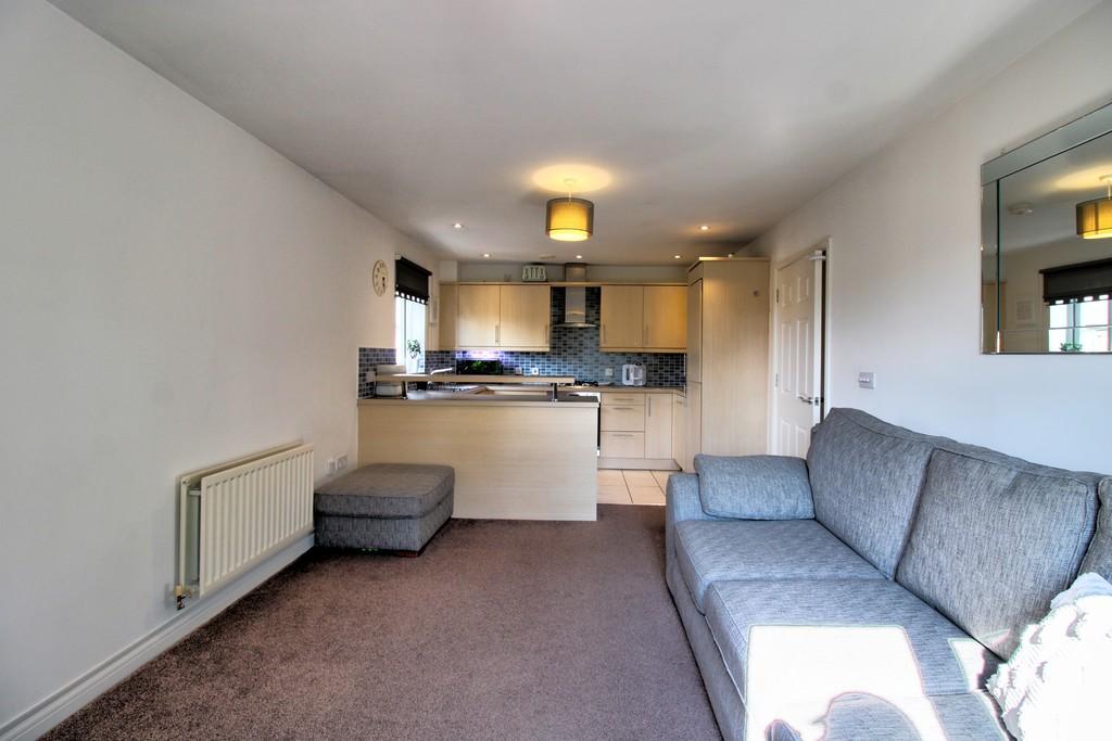 Sitting to kitchen