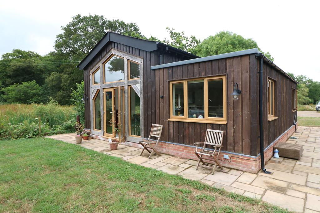 Pisley Farm Road, Ockley, Dorking 2 bed detached house to rent £2,000