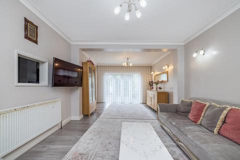 18 Ellison Gardens, Southall, UB2 4EW