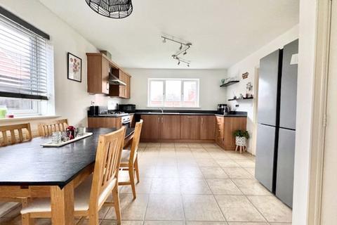 19 Amberley Close, Scartho Top, Grimsby, DN33 3TJ