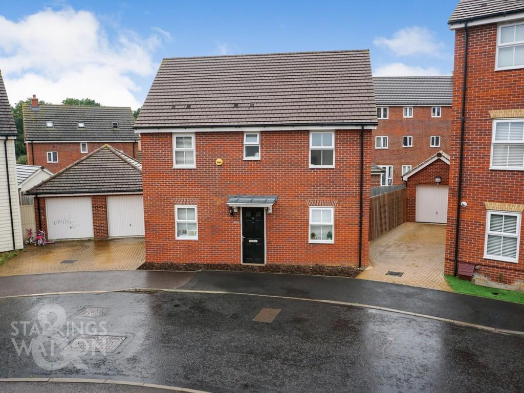 Allan Bedford Crescent, Costessey... 3 bed detached house £270,000