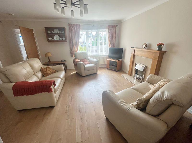 13 Middlegate Court, Cowbridge, The Vale of CF71 7EF 3 bed