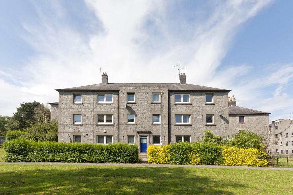 Willowbank Road, Ferryhill, Aberdeen... 3 bed flat £1,200 pcm (£277 pw)