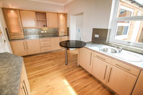2 bedroom terraced house to rent, Castle Street, Morpeth
