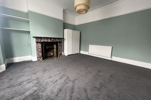 2 bedroom flat to rent, Warton Terrace, Newcastle Upon Tyne NE6