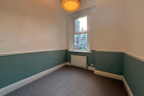 2 bedroom flat to rent, Warton Terrace, Newcastle Upon Tyne NE6