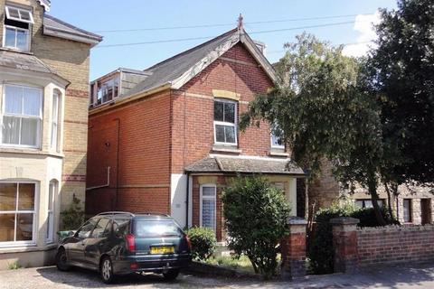 2 bedroom apartment to rent, Newport Road, Cowes