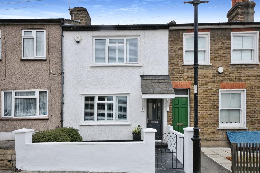 Queens Road, Chislehurst 2 bed terraced house for sale £550,000
