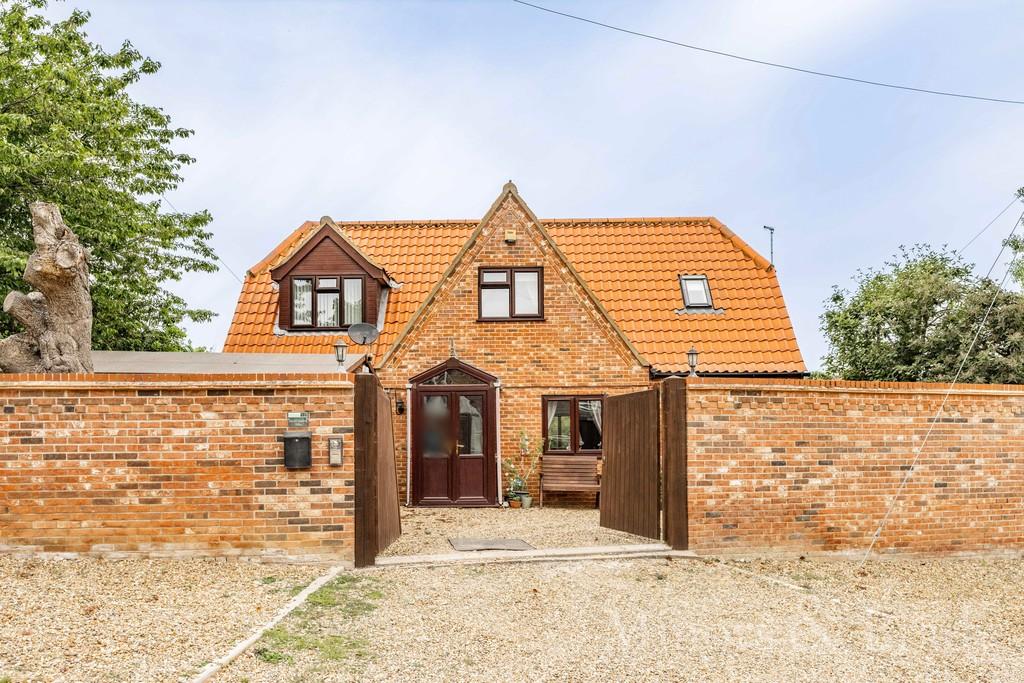 Beckmeadow Way, Mundesley 3 bed detached house for sale £400,000