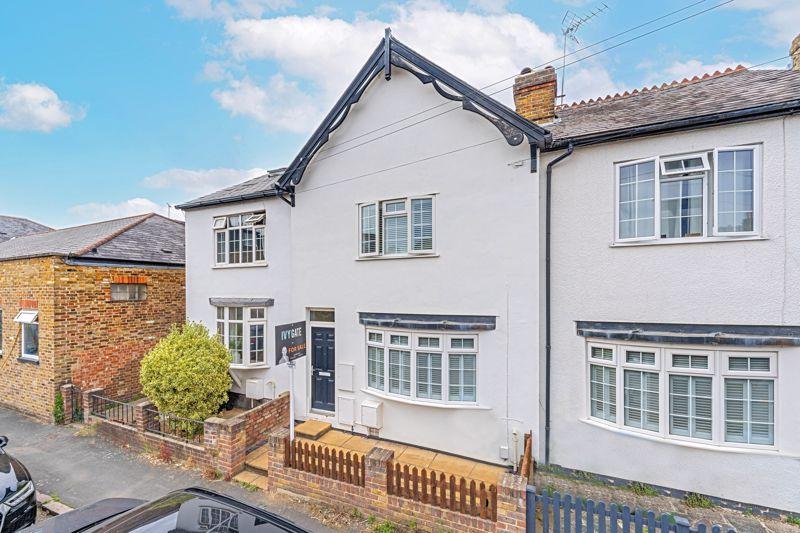 Alexandra Road, Thames Ditton, KT7 1 bed apartment for sale £359,950