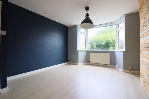 3 bedroom semi-detached house to rent, Richmond Gardens, Gloucester