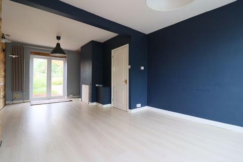 3 bedroom semi-detached house to rent, Richmond Gardens, Gloucester
