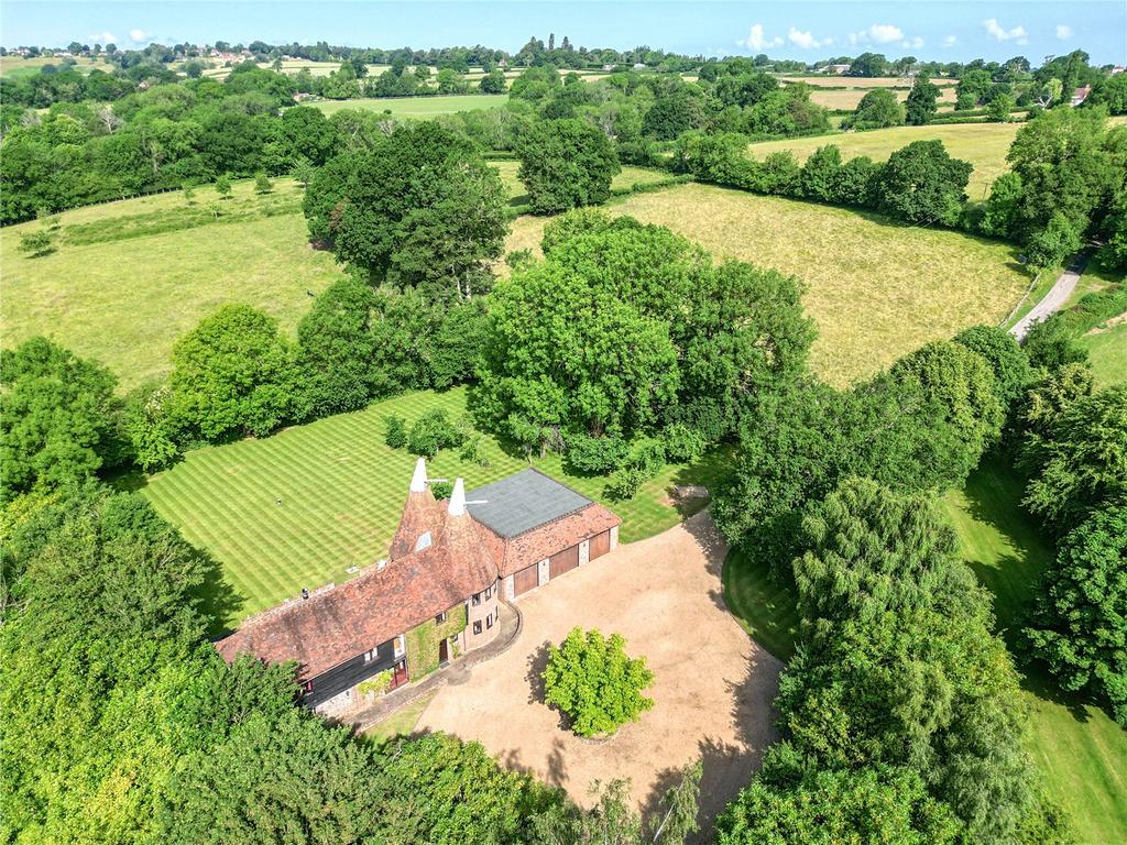 Bells Yew Green Road, Bells Yew Green 4 bed detached house for sale £