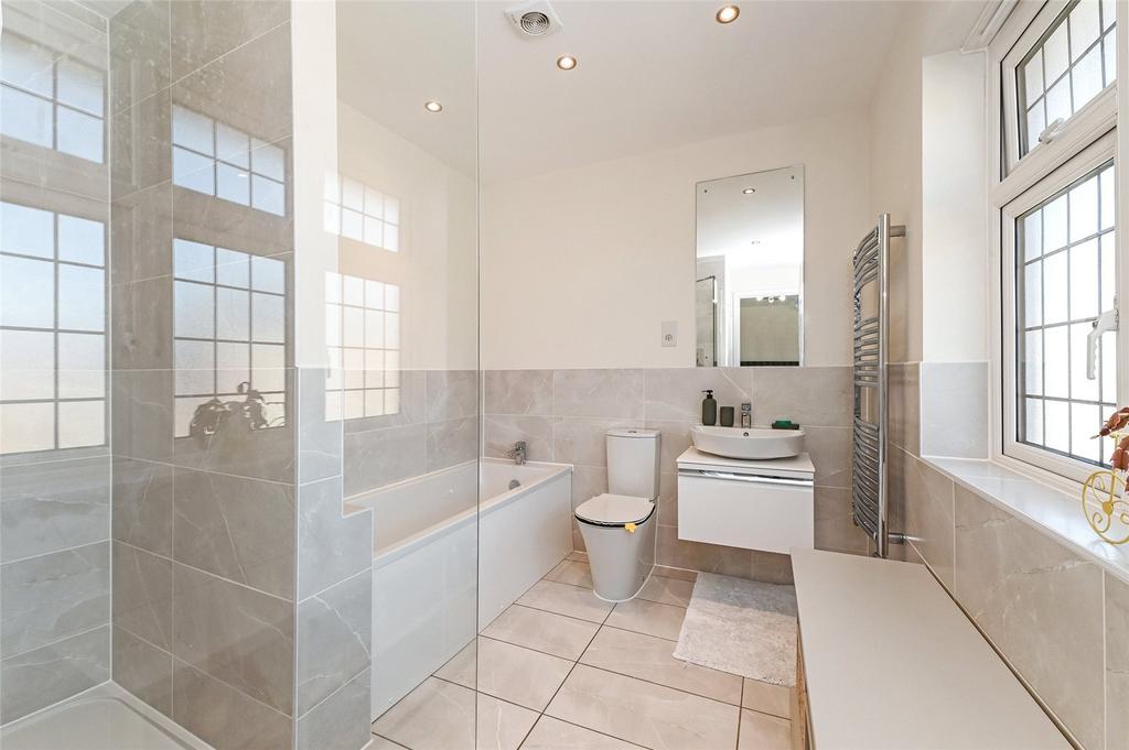 En-Suite Bathroom
