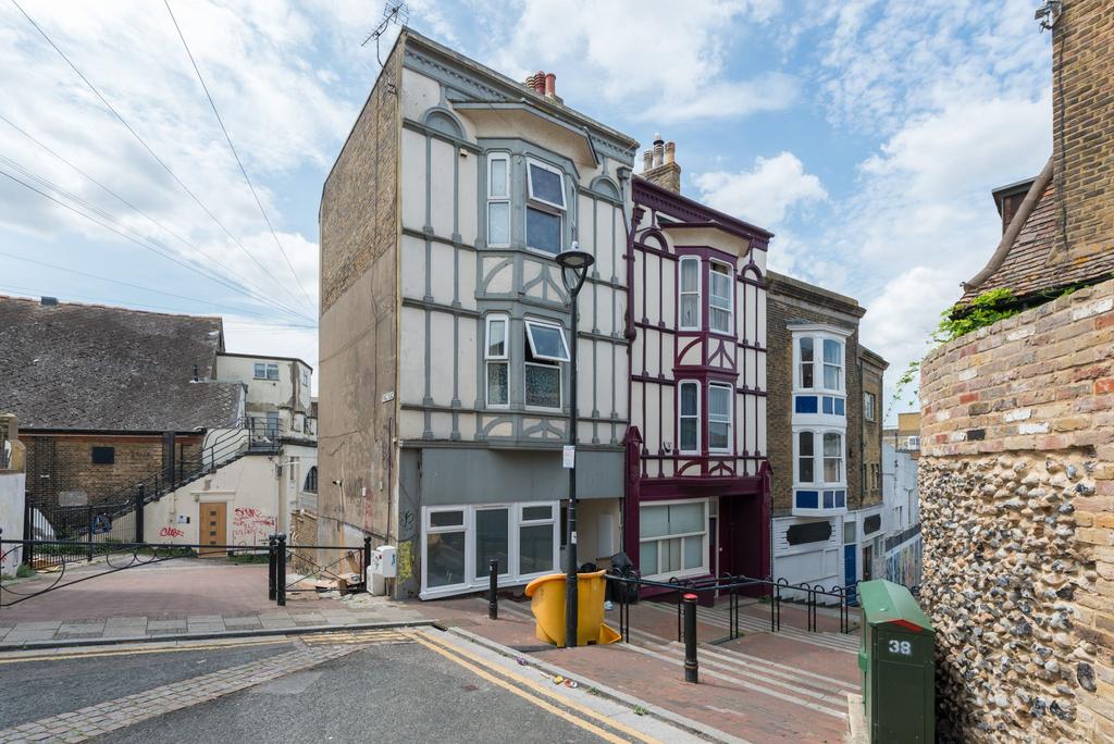 Abbots Hill, Ramsgate, CT11 2 bed apartment £100,000