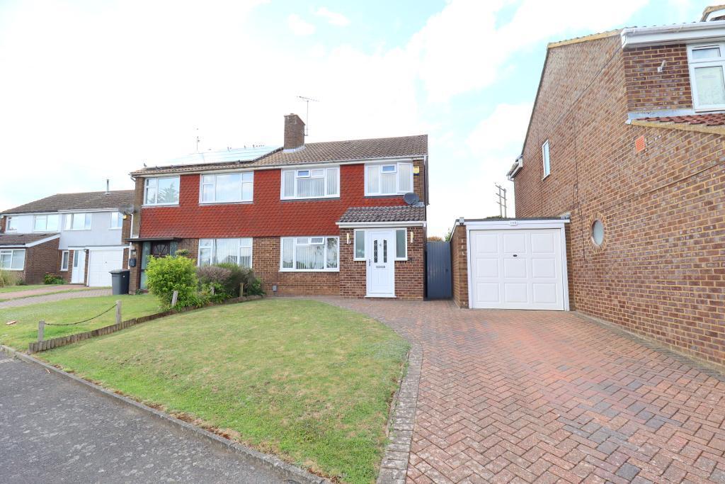 Kinross Crescent, Sundon Park, Luton... 3 bed semidetached house £