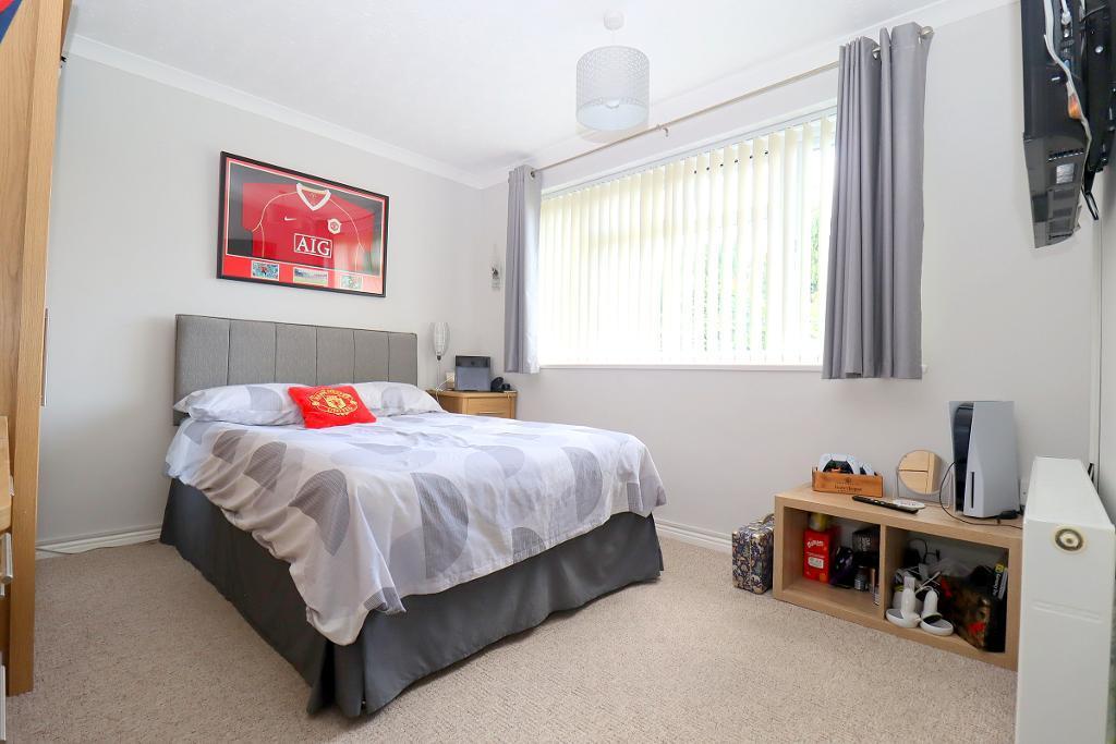 Kinross Crescent, Sundon Park, Luton, Bedfordshire, LU3 3JX 3 bed semi