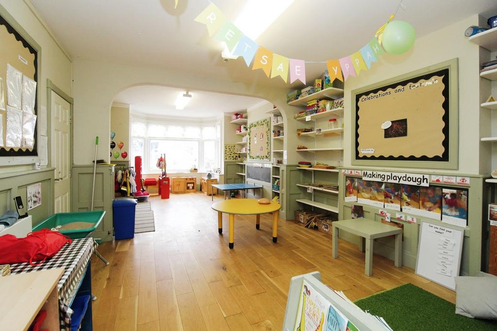Wanstead Park Road, ILFORD, IG1 4 bed terraced house for sale £550,000