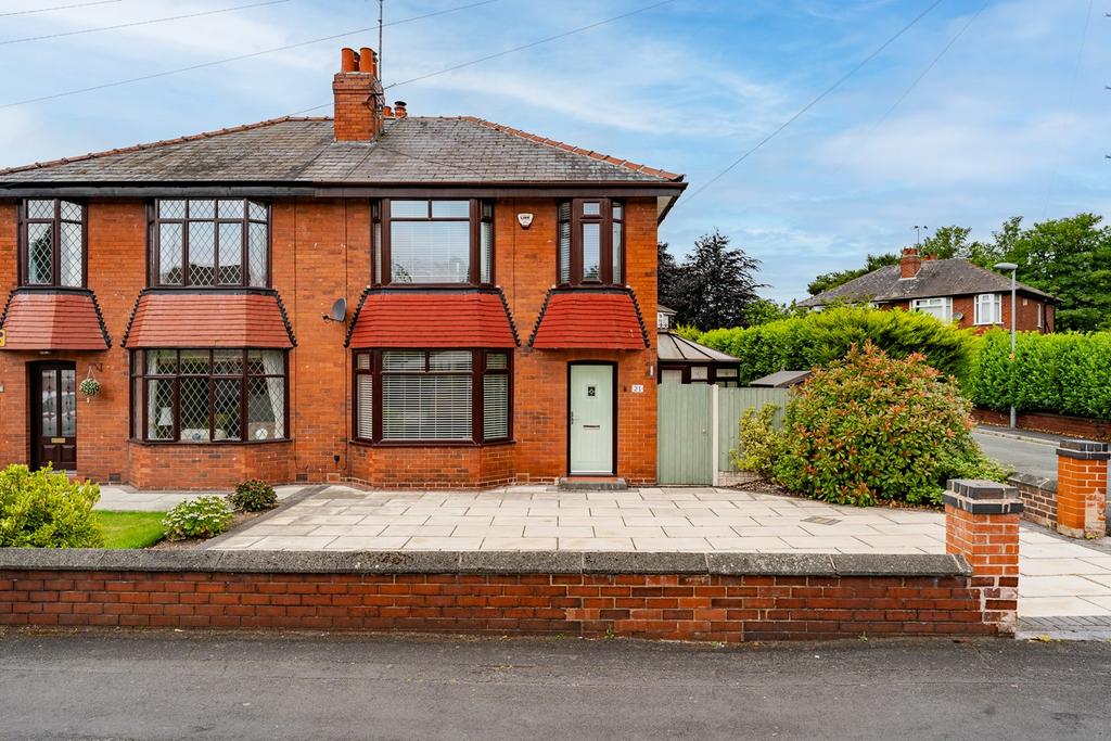 Victoria Avenue, Widnes WA8 3 bed semidetached house £280,000