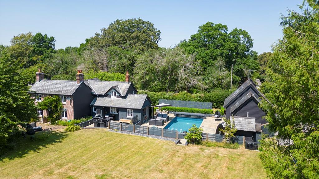 Bisterne Close, Burley, Ringwood, BH24 3 bed detached house for sale