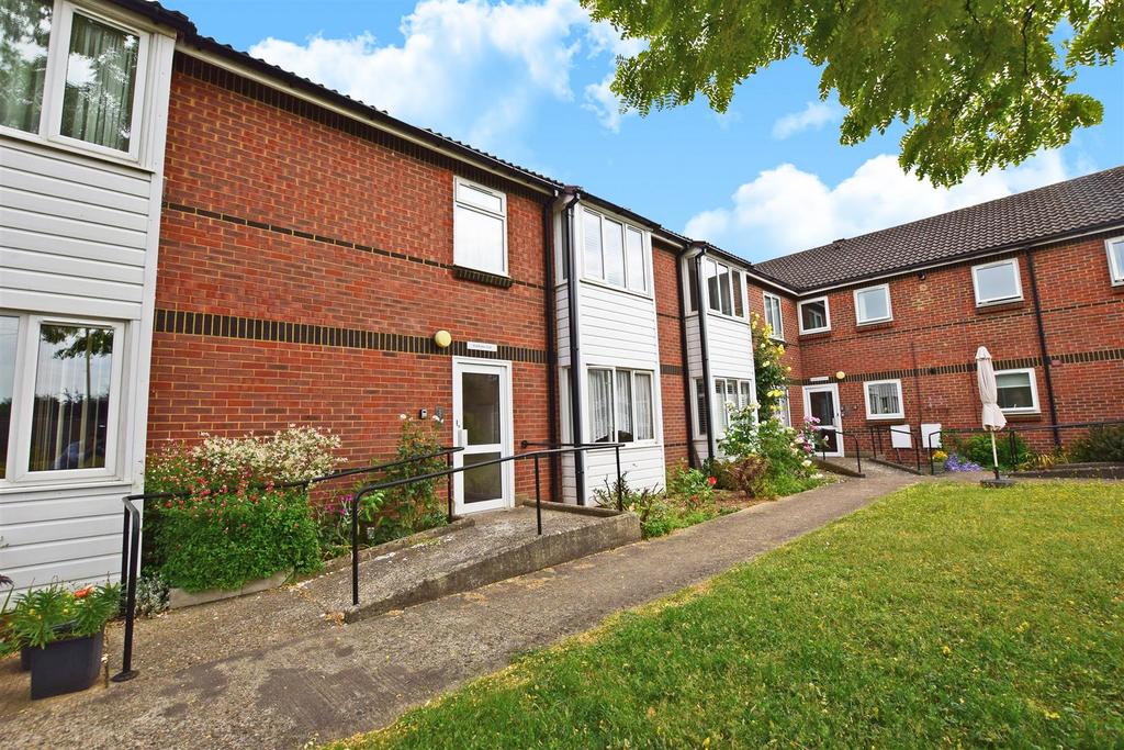 Guardian Court, Rainham 1 bed flat £133,000