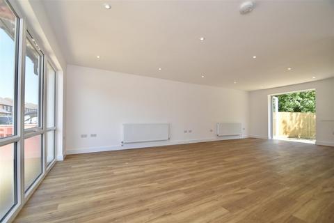 7 Eady Road, Upper Heyford, Bicester, OX25 5TU