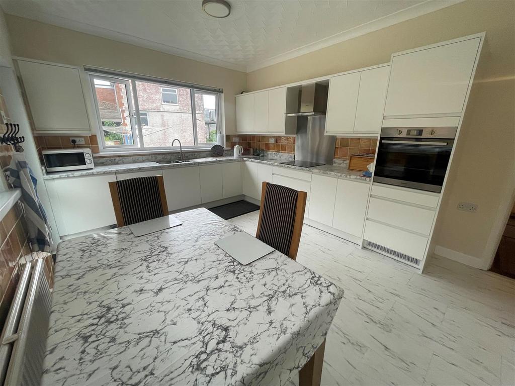 Graig, Burry Port 3 bed detached bungalow £325,000