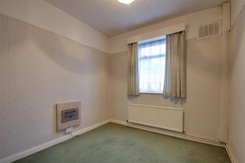 71 Shirley Drive, Worthing, BN14 9BB