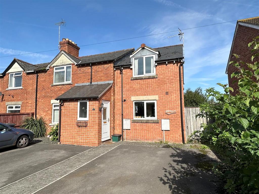 Sims Lane, Quedgeley, Gloucester 2 bed end of terrace house £195,000