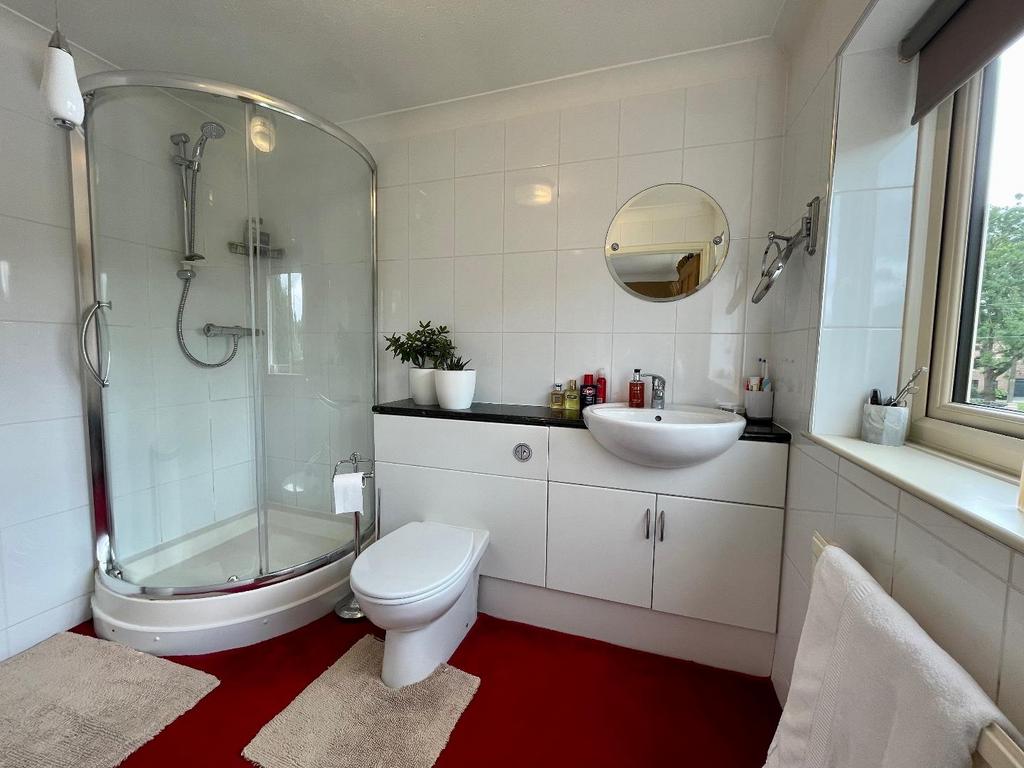 En suite shower room/w.c.