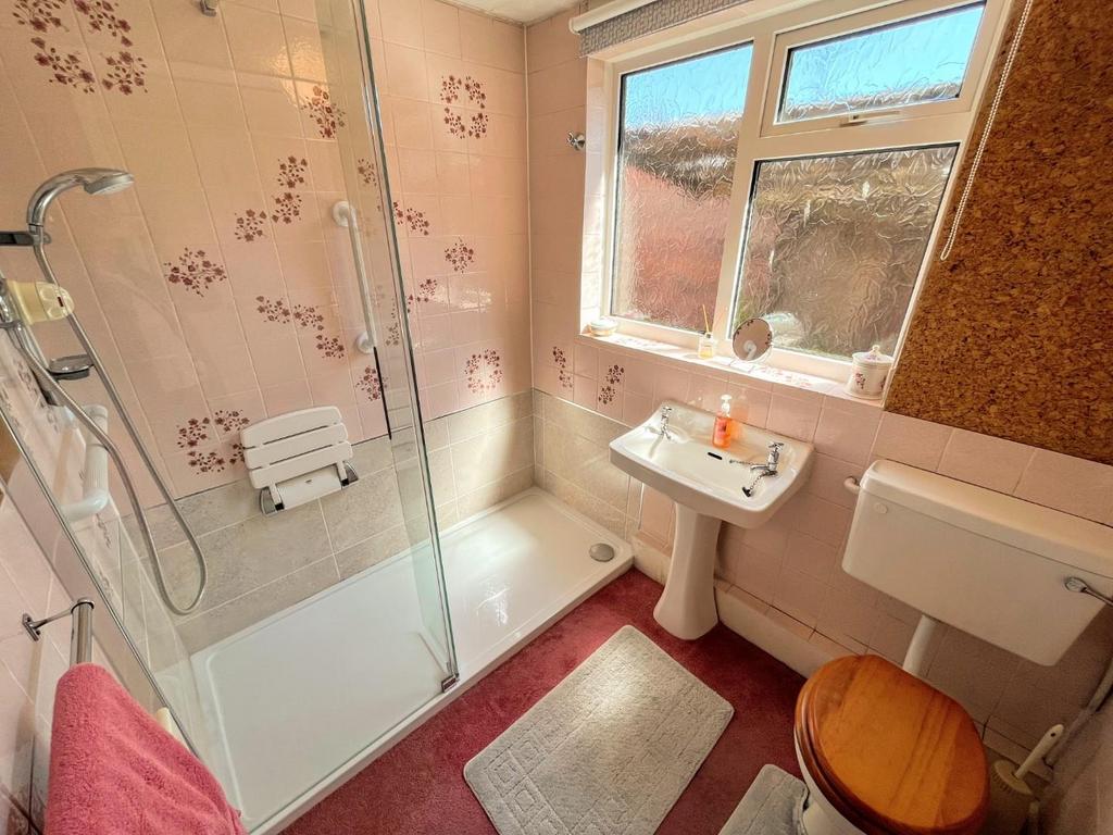 Shower room/w.c.