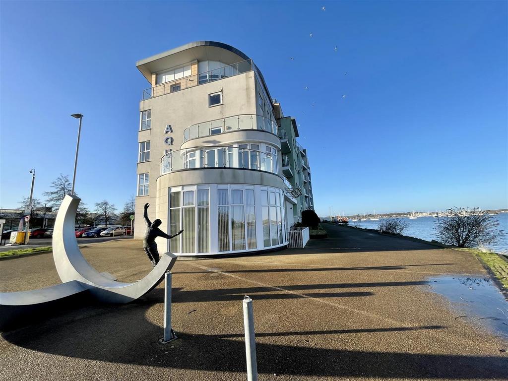 Aqua, Poole BH15 2 bed apartment £275,000