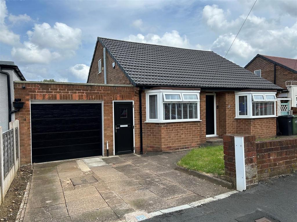 Woodland Road, Halesowen, West Midlands 2 bed semidetached bungalow