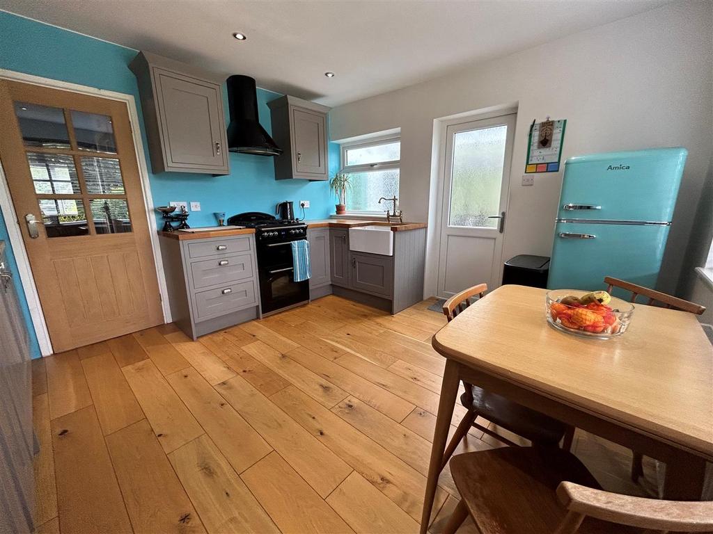 Woodland Road, Halesowen, West Midlands 2 bed bungalow £360,000