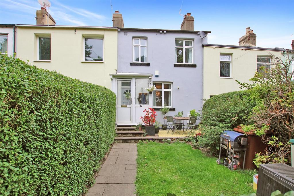 Playground, New farnley, Leeds 3 bed house £169,995