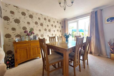 5 Ashdene Close, Hartlebury, Kidderminster, DY11 7TN