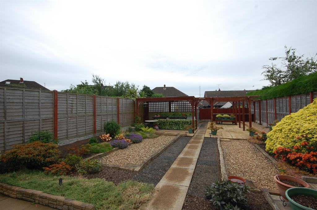 44montaguecrescent GARDEN.JPG