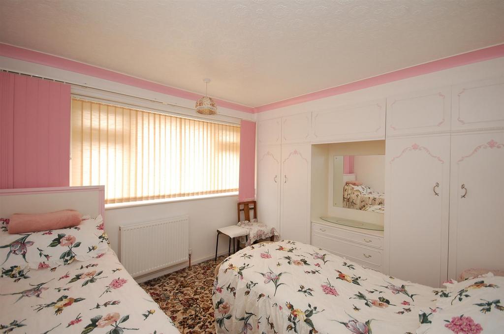 44montaguecrescent BEDROOM1.JPG