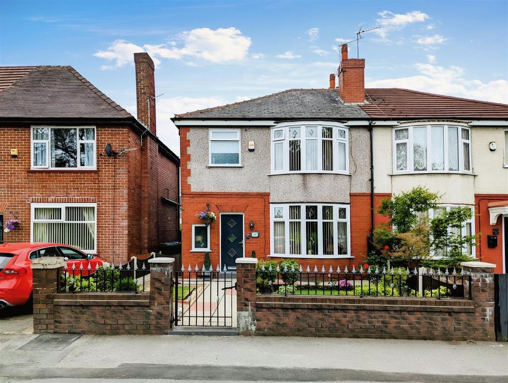 Wigan Road, Leigh 3 bed semidetached house for sale £189,950